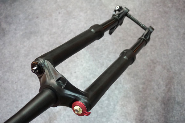 نام: RST-inverted-suspension-fork-prototype01-600x400.jpg نمایش: 1477 اندازه: 50.5 کیلو بایت