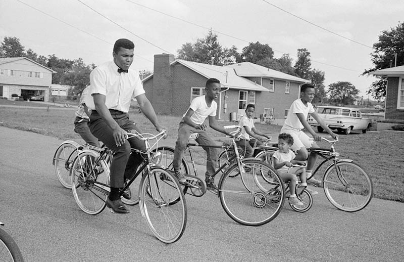 نام: born-under-a-feisty-star-muhammad-ali-the-original-mr-october.jpg نمایش: 824 اندازه: 125.0 کیلو بایت