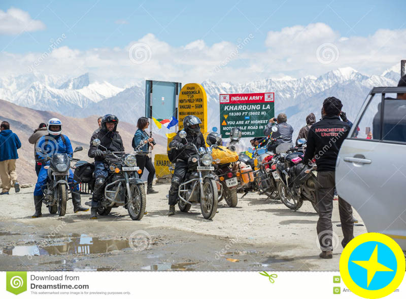 نام: bikers-group-khardungla-pass-world-highest-motorable-road-khardung-la-high-mountain-located-lada.jpg نمایش: 3928 اندازه: 139.1 کیلو بایت