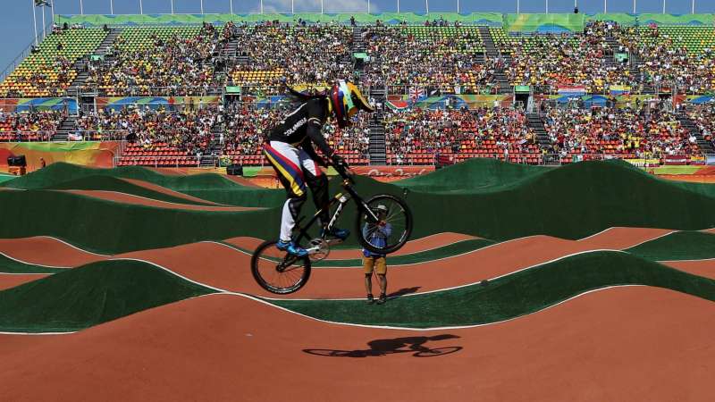 نام: 2016-08-17t211429z_1_lynxnpec7g1ek_rtroptp_4_olympics-rio-bmx-w-800.jpg نمایش: 537 اندازه: 67.0 کیلو بایت