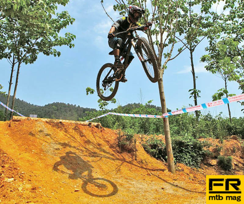 نام: Rajesh-Magar_Nepal-_23rd-Asian-MTB-Championships-2017_Seeding-Run_-Freerider-Mountain-Bike-Magaz.jpg نمایش: 166 اندازه: 235.6 کیلو بایت